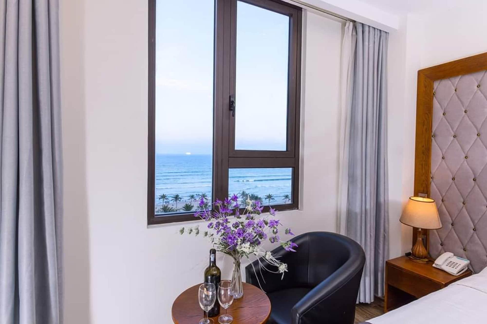 Royal Charm Hotel Da Nang Exterior photo